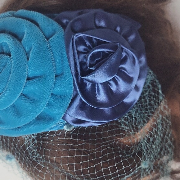 Vintage Hat with Veil 1940s Teal Blue Velvet Silk Flower Net Hat Very good - Picture 7 of 17